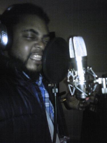 ME, UM' A REALIST!!! ....FUCK Da REALEST ...ACTin' Ass MUH'FUCKAz! ......BE URSELF!!!!