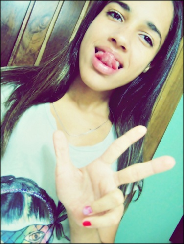 　　　　　　　　　　　　　　　　　　　　　　　　 , quem se descreve se limita ;* nn me descrevo , só conhecendo pra saber ;DD' 1 beijo ! - 　　　　