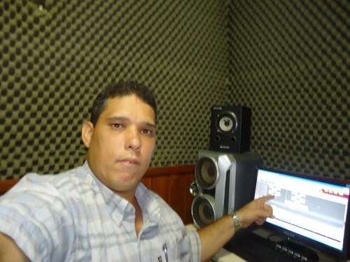 PRODUTOR DE ÁUDIO DA EMPRESA SN DE COMUNICAÇÕES, LOCUTOR E DJ.