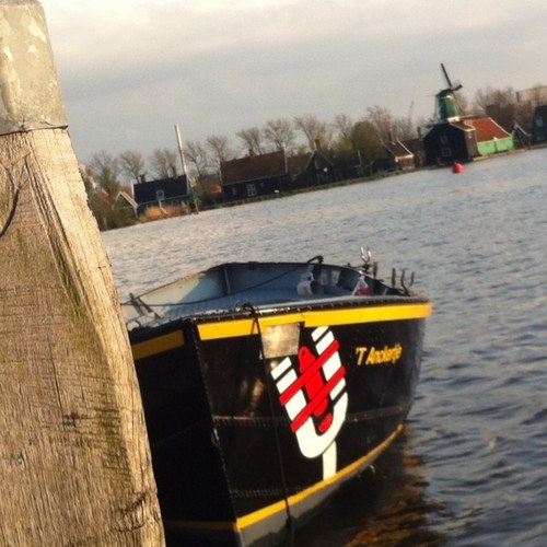 SaenseKat's profile picture. Sloeproeien is roeien zoals roeien bedoeld is. Geen rollende bankjes, geen hypermoderne materialen, maar gewoon een boot, riemen en spierkracht.