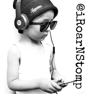 iRoarNStomp's profile picture. Mommy named me Roarke, Then she gones. Now me just hanging out on me owns.