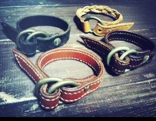 大阪の中崎町サクラビルにオープンしたLeather craft shop OLD BRAINです。 すべてハンドメイドで、ブーツに合うレザーアイテムを製作しておりますので、是非ご来店お待ちしております。 ヴィンテージブーツなども扱っております。