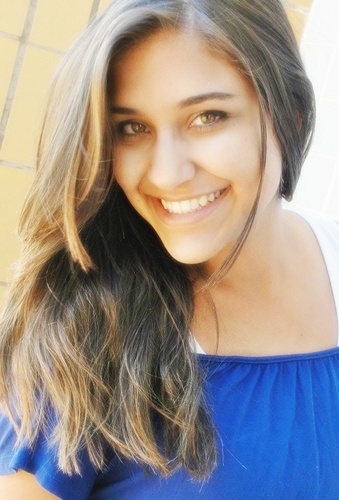Estudante de Comunicação Social, apaixonada, extrovertida!