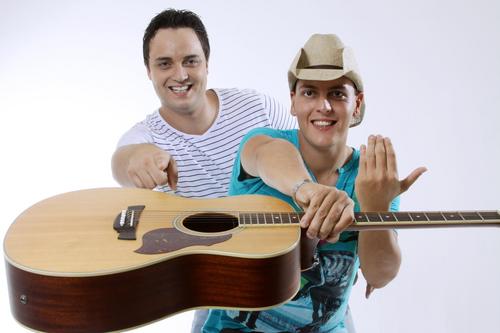 Dupla sertaneja da cidade de santo andré ( @betto_robson) apaixonados por música e estão ingressando no mercado e garantem sucesso absoluto!!!