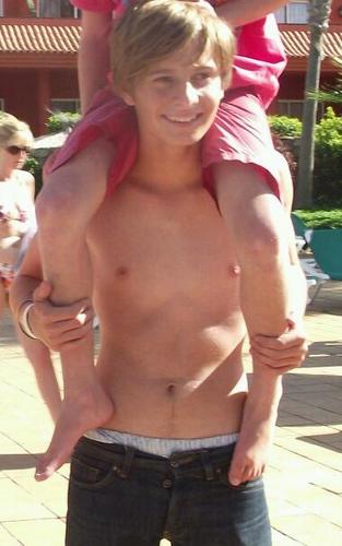 001_jake_100's profile picture. fallow me and ill follow back :D