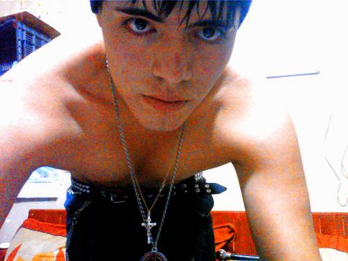 chikoemo123rock's profile picture. soy de mente abierta pero cuando se trata de ser emo siempre nos discriminan