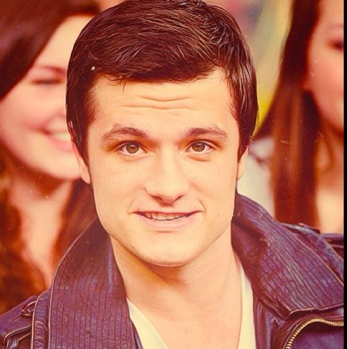 I love josh hutcherson & one direction!!