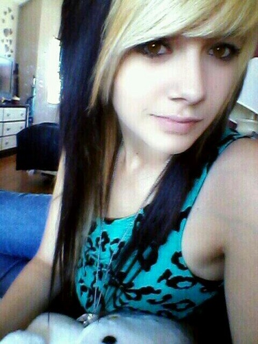 Paradisiacful's profile picture. Her names Valerie Marie Nixon, and she's the love of my life. #Taken so respect it ♥9•17•11♥ @Deprecative ♥ Tap that follow button she's amazing((: