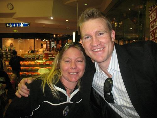 mum of two,married,love Bryan Adams,Prince and Collingwood Football Club(AFL)