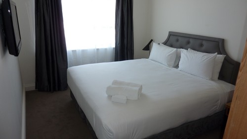 Pensione Perth is a comfortable, value for money, boutique hotel, right in the centre of Perth city. Located on the corner of Pier and Murray Streets.