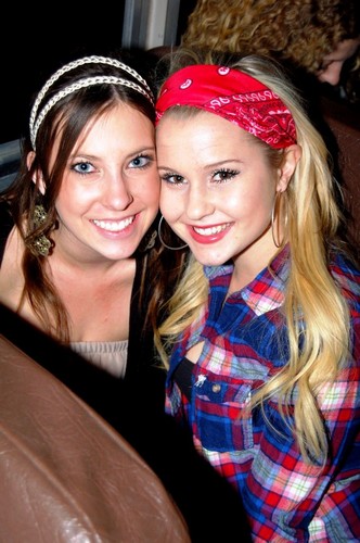 Born and bred on the beach in Carlsbad, CA. Delta Gamma at University of Colorado at Boulder.