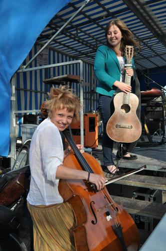 Folk-acoustique (violoncelle, piano, voix & autres bidules).
contact : peaceofmind.music@hotmail.fr
Pour plus de MAJ suivez nous sur http://t.co/unQVX9c0