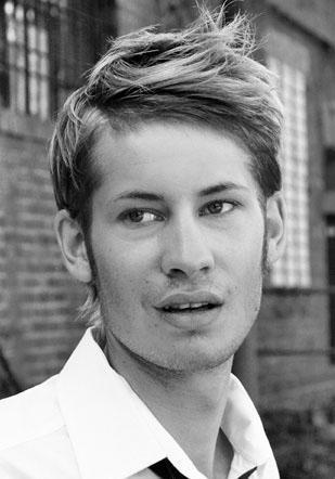 Community Manager. Fussball-Experte, Autor und Kolumnist...