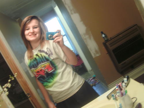 hi im summer i like root beer and pickles and im very random soo follow me i follow back:)