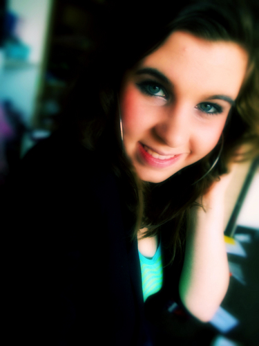 Britt_Addicted's profile picture. Beautyblogger -  http://t.co/VsogHlcwLz - 16 years old - schoolgirl - loves beauty, music, friends and drawing.