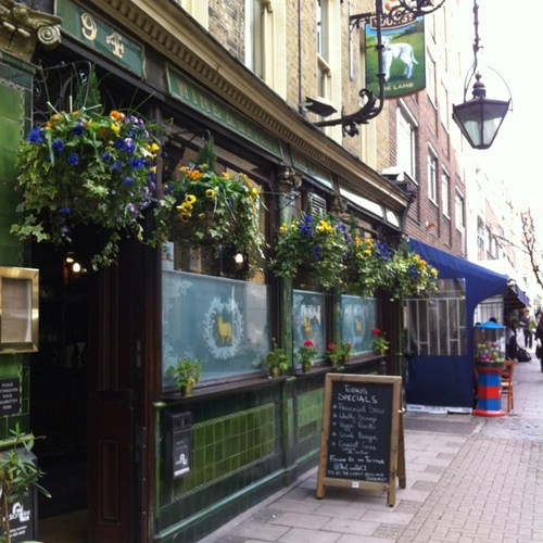 Historical pub in the heart of Bloomsbury, serving traditional pub dishes all day; offering a range of ales, beers & wines.
Available for Christmas bookings