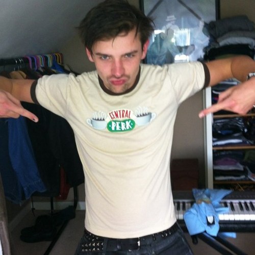 There is this guy called MAX MILNER im kinda obsessed with him..support for the gorgeous and talented @maxmilner7 !!♫♪♪☺ max tweeted+follows