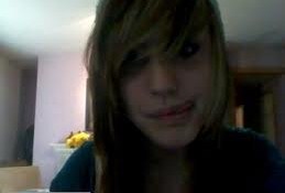 nasci em 3  de abril ,  tenho 16 anos , corinthiana \o/ , skatista, #CoryTaylor is my liife *-*     apenas isso ta bom ne ? aishahaushsua
