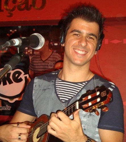 Formado na EMESP(antiga ULM),sou músico cavaquinista,arranjador e trabalho com produçoes musicais!!