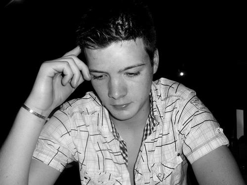 NicoThev's profile picture. J'suis pas schizophrène mais j'vous ordonne de m'vouvoyer.