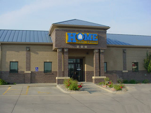 HOMEPineLake's profile picture. #realestatepros in Lincoln, NE. Dedicated to making your #HOME buying/selling experience amazing. One-stop shopping - we have that! Mortgage, Ins, Title