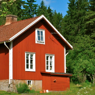 In 2006 Pauline and George adopted me. Ever since they have helped me become an even finer place to stay. 

I love to welcome you

TilliT Holiday Home