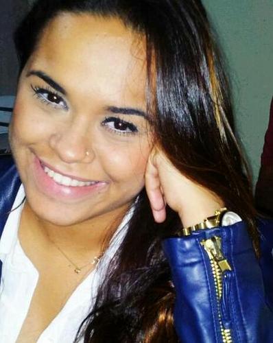 Feliz e completamente realizada.