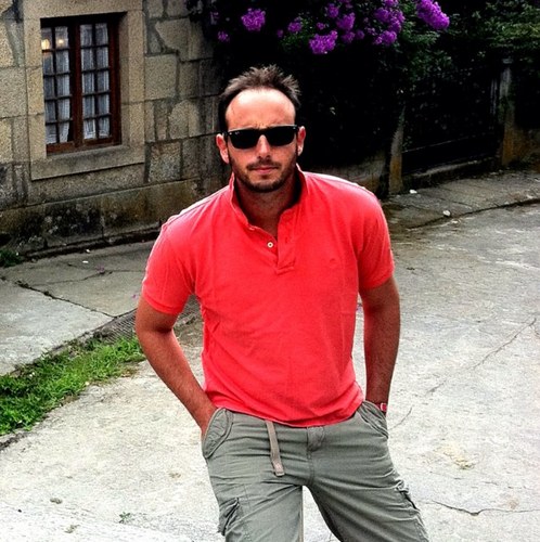 fono_mb's profile picture. Un tipo normal apasionado por la vida que le gusta todo lo que le aporte una experiencia.