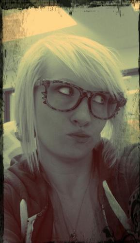 kasey5886's profile picture. full time mommy and work full time too.. my hands are full