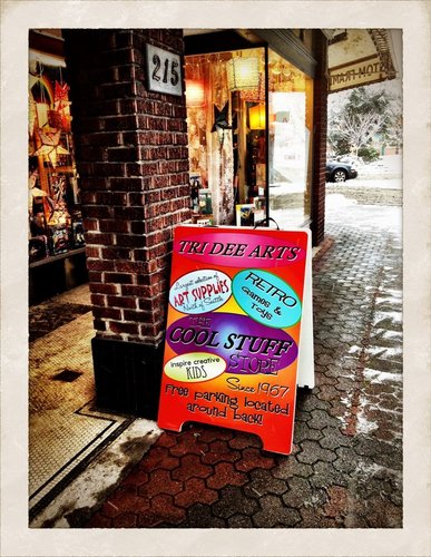 Tri-Dee Arts is a family owned and operated gift & art supply store in the heart of Downtown Mount Vernon, WA. Check out our COOL STUFF!