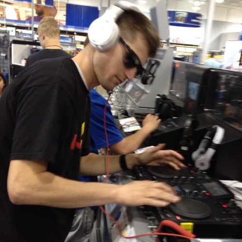 rbenny0216's profile picture. 