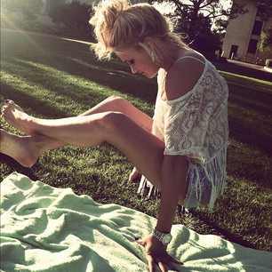 Emmy. Actress/Singer. Kind of a party animal. |Single| #HL