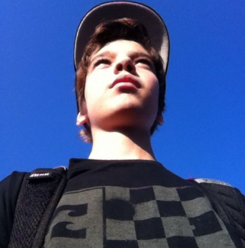 samuel_gendron's profile picture. • Music addict & guitarist
• Favorite bands: 
~ Pink Floyd 
~ Led  Zeppelin
• Car enthusiast
• Technology enthusiast