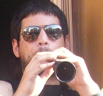 Music, Dolçainer i Sonòleg. Amant dels oboes tradicionals. En busca de la sonoritat inexterior