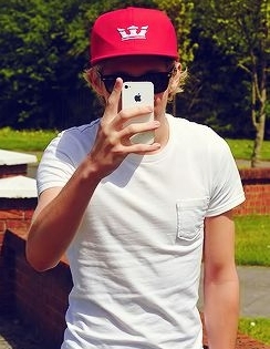 Niall can be your hero baby. Zayn can kiss away the Payne. Harry will stand by Lou forever. 1D take my breath away. ♡