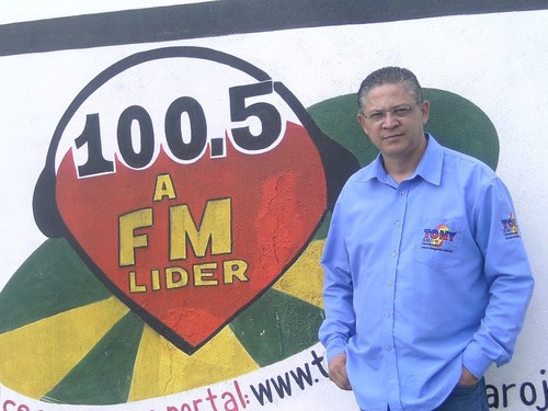 Radialista e Jornalista, natural da cidade de Patos na Paraiba, e apaixonado por Rádio.