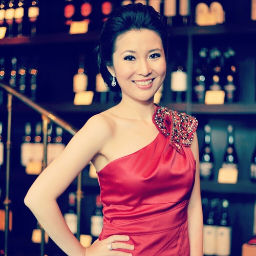I'm God's beloved daughter and I'm specially handmade by Him..Everything happens in my life is only by His Grace.
 Mrs. @HANShadisurya ,CoOwner @SBSjewellery .