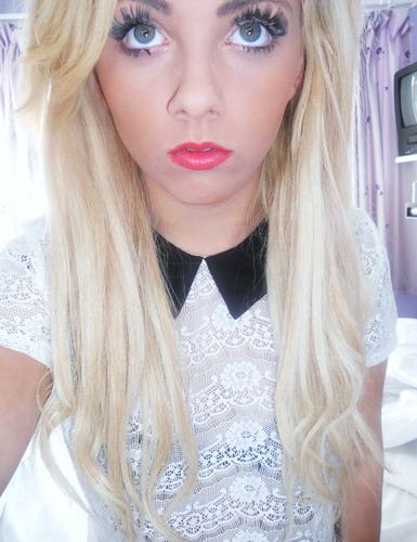 charlydewhurst's profile picture. Just some chick bitching about her effed up life and stuff… 




28C21C74