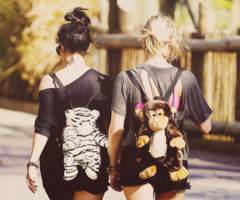 XbloodyXmassacr's profile picture. Im  17 Bi i love Halfway Deserted, asking, Asking Alexandria , BMTH, and all the bands like that and i love animalsya there not that much to tell about me