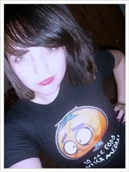 Sou o tipo de pessoa que vê beleza nas coisas mais simples e felicidade nas coisas mais bobas = . =