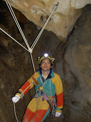 洞窟写真家
Cave Photographer
Vice President of AUS
Past President of Speleological Society of Japan