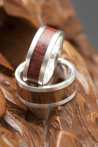 hensup's profile picture. gediplomeerd horlogemaker(13jr), en goudsmid. (7jr) eigenaar en ontwerper van wood-you sieraden. Sieraden van edelmetaal gecom. met hout e.a. Natuurprodukten