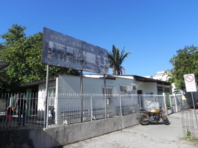 O CMS Necker Pinto XXª RA, localizado na Ilha do Governador, bairro do Zumbi, é uma das unidades de saúde mais antigas da área (36 anos).