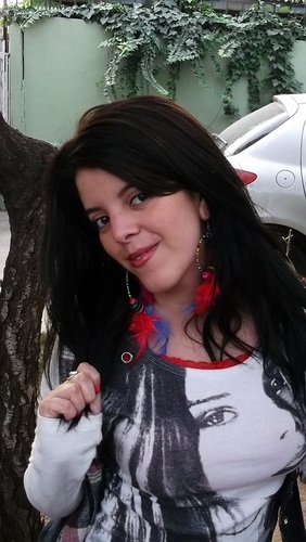 MahinaEcodesign's profile picture. Diseñadora de productos creados a partir de la reutilización de materiales tales como el papel de revista. Mamá de Maximiliano !!!