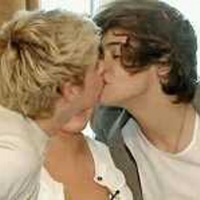 Profile Picture of Eleanor&Danielle&nbsp;♥. (@vanessa_smithy) on Twitter