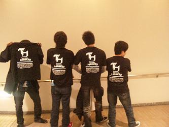 Special fighting gaming team Totalheads.
Members are MOV, POONGKO, KURODA, OGAWA, Michael-tan, TakR4, NIN, Ryan, VRYU, Dashio, Namameso, Makoto & Deshiken MORE