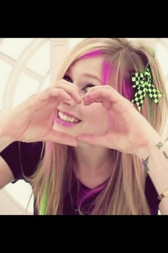 EU SIMPLESMENTE AMO A AVRIL @AvrilLavigne..♥criando em:15/11/11♥ donas: @TEAMO_AVRIL e @avrillavigne270 *-*