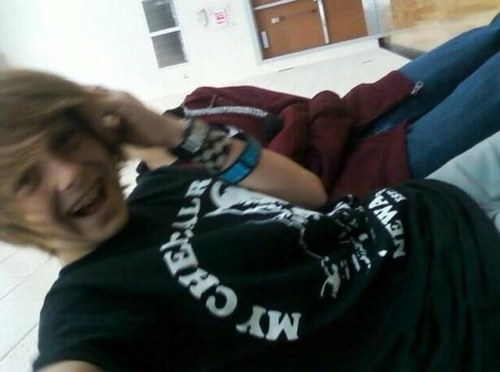 coltfowler's profile picture. be yourself,be different if yiur not a poser or a fake we might get along:)