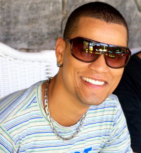 Apaixonado pela musica,sou baterista e amo o que faço.Musico de Campina Grande,Freelancer no cenário musical.