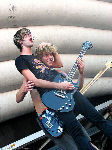 xDamnxStellax's profile picture. This is an All Time Low fanpage which means that we have obsessive issues and whatnot~ We're best friends C: Follow our personals? @JennIsToxic @paigetheripper